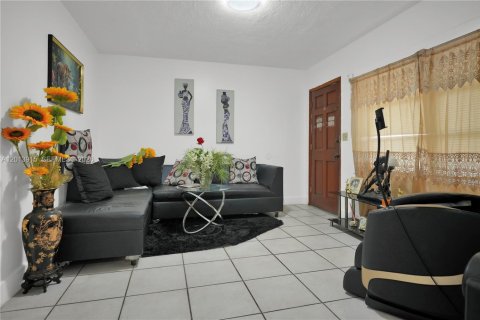 Villa ou maison à vendre à Miami, Floride: 4 chambres, 193.7 m2 № 2076358 - photo 17