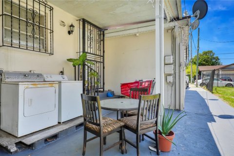 Villa ou maison à vendre à Miami, Floride: 4 chambres, 193.7 m2 № 2076358 - photo 23