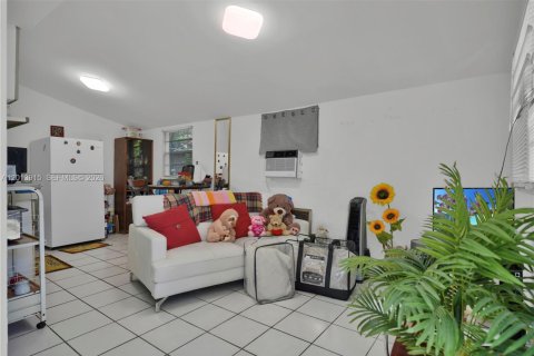 Villa ou maison à vendre à Miami, Floride: 4 chambres, 193.7 m2 № 2076358 - photo 25