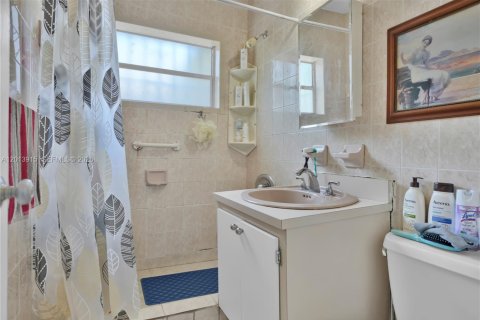 Villa ou maison à vendre à Miami, Floride: 4 chambres, 193.7 m2 № 2076358 - photo 7