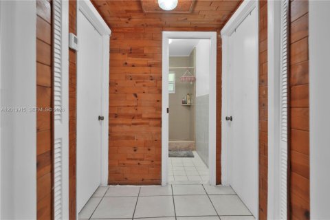 Villa ou maison à vendre à Miami, Floride: 4 chambres, 193.7 m2 № 2076358 - photo 18