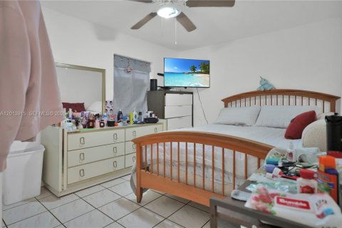 Villa ou maison à vendre à Miami, Floride: 4 chambres, 193.7 m2 № 2076358 - photo 27
