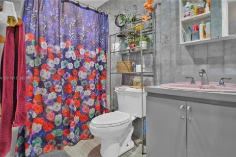 Villa ou maison à vendre à Miami, Floride: 4 chambres, 193.7 m2 № 2076358 - photo 12