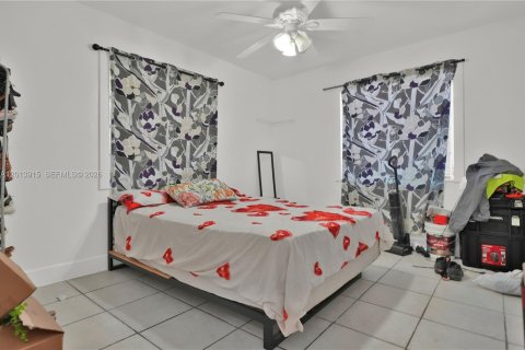 Villa ou maison à vendre à Miami, Floride: 4 chambres, 193.7 m2 № 2076358 - photo 21