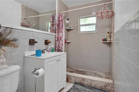 Villa ou maison à vendre à Miami, Floride: 4 chambres, 193.7 m2 № 2076358 - photo 19