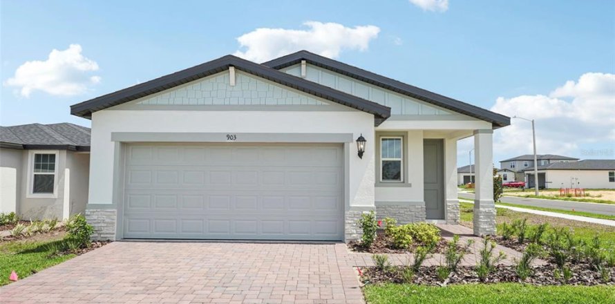 House in Lake Hamilton, Florida 3 bedrooms, 137.77 sq.m. № 1789937