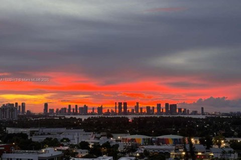 Copropriété à louer à Miami Beach, Floride: 2 chambres, 104.14 m2 № 1976357 - photo 1