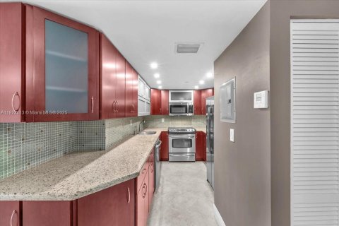 Copropriété à louer à Miami Beach, Floride: 2 chambres, 104.14 m2 № 1976357 - photo 15