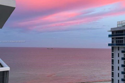 Copropriété à louer à Miami Beach, Floride: 2 chambres, 104.14 m2 № 1976357 - photo 2