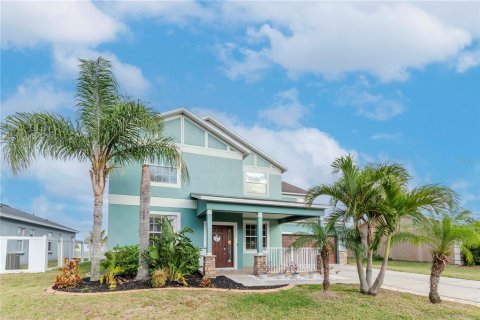 House in Wimauma, Florida 6 bedrooms, 402.55 sq.m. № 1548253 - photo 1