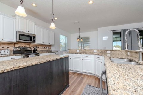 House in Wimauma, Florida 6 bedrooms, 402.55 sq.m. № 1548253 - photo 10