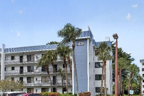 Condo in Lake Worth, Florida, 2 bedrooms № 2254388