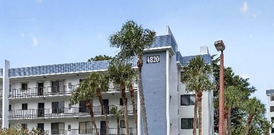 Condo in Lake Worth, Florida, 2 bedrooms № 2254388
