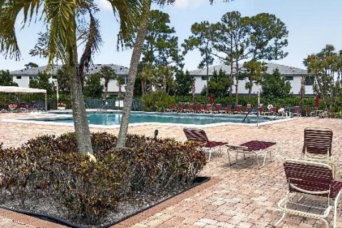 Condo in Lake Worth, Florida, 2 bedrooms № 2254388 - photo 3