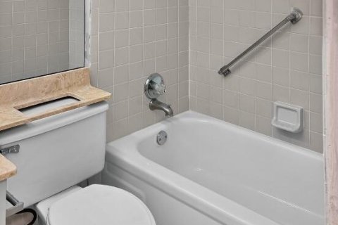 Condo in Lake Worth, Florida, 2 bedrooms № 2254388 - photo 17