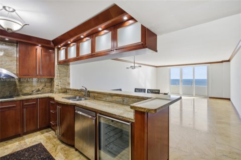 Купить кондоминиум в Майами-Бич, Флорида 2 спальни, 120.87м2, № 2039622 - фото 16