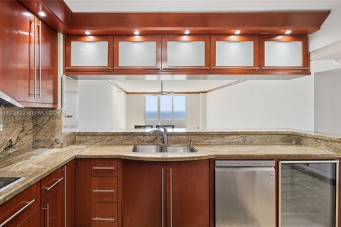 Купить кондоминиум в Майами-Бич, Флорида 2 спальни, 120.87м2, № 2039622 - фото 18