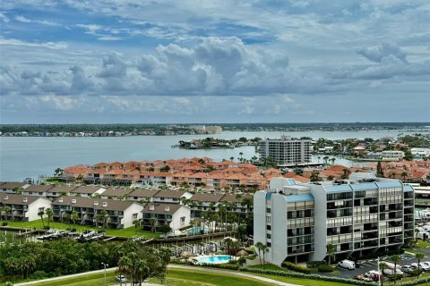 Condo in Clearwater, Florida, 3 bedrooms  № 1912999 - photo 16