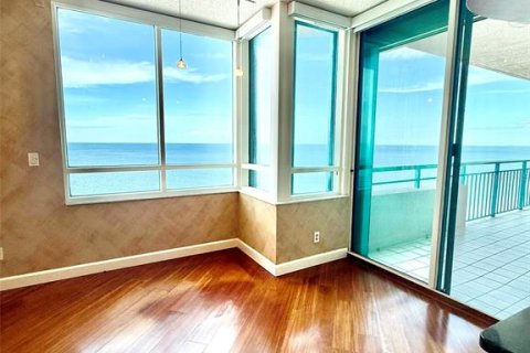 Condo in Clearwater, Florida, 3 bedrooms  № 1912999 - photo 8