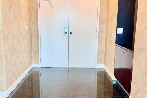 Condo in Clearwater, Florida, 3 bedrooms  № 1912999 - photo 2