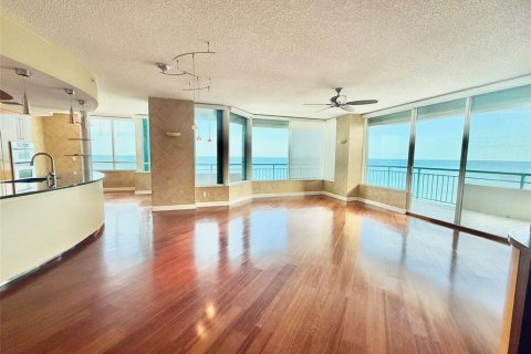 Condo in Clearwater, Florida, 3 bedrooms  № 1912999 - photo 5