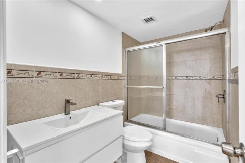 Condominio en alquiler en Aventura, Florida, 1 dormitorio, 99.03 m2 № 2027989 - foto 26