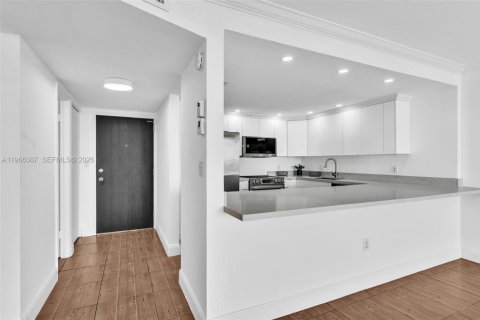 Condominio en alquiler en Aventura, Florida, 1 dormitorio, 99.03 m2 № 2027989 - foto 9