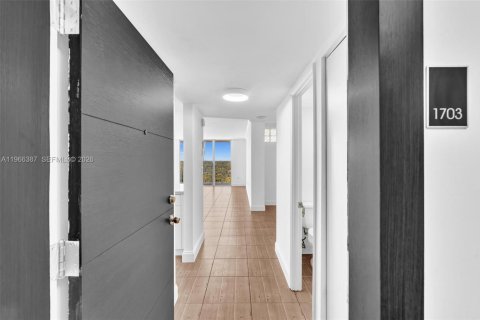Condominio en Aventura, Florida, 1 dormitorio  № 2027989