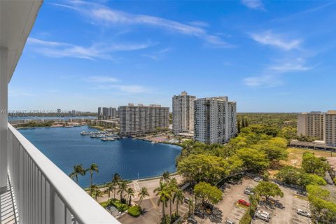 Condominio en alquiler en Aventura, Florida, 1 dormitorio, 99.03 m2 № 2027989 - foto 22