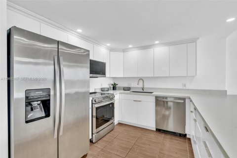 Condominio en alquiler en Aventura, Florida, 1 dormitorio, 99.03 m2 № 2027989 - foto 4