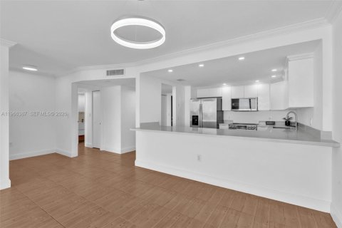 Condominio en alquiler en Aventura, Florida, 1 dormitorio, 99.03 m2 № 2027989 - foto 11