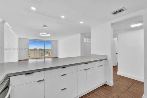 Condominio en alquiler en Aventura, Florida, 1 dormitorio, 99.03 m2 № 2027989 - foto 6