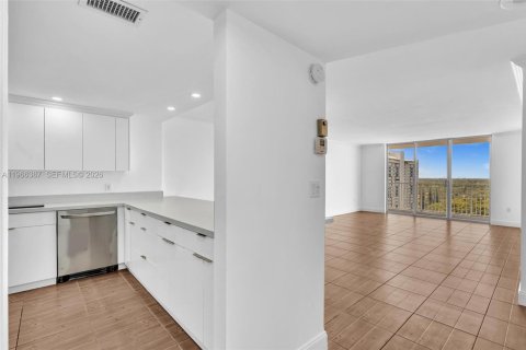 Condominio en alquiler en Aventura, Florida, 1 dormitorio, 99.03 m2 № 2027989 - foto 3