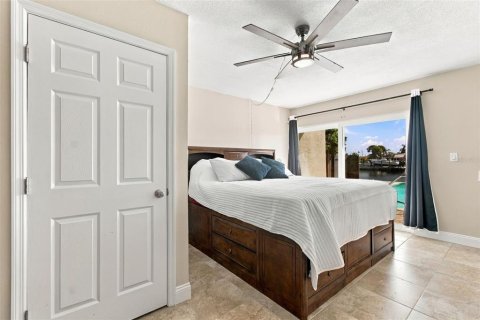 Casa en venta en New Port Richey, Florida, 4 dormitorios, 244.43 m2 № 2429187 - foto 24