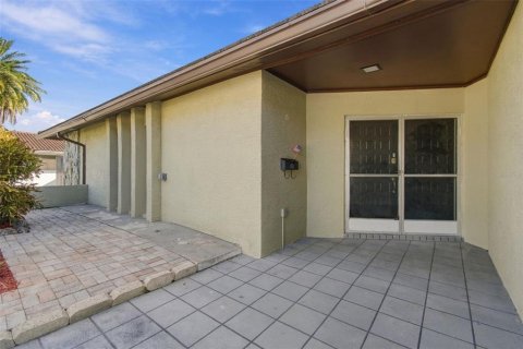 Casa en venta en New Port Richey, Florida, 4 dormitorios, 244.43 m2 № 2429187 - foto 19