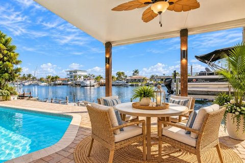 Casa en venta en New Port Richey, Florida, 4 dormitorios, 244.43 m2 № 2429187 - foto 2