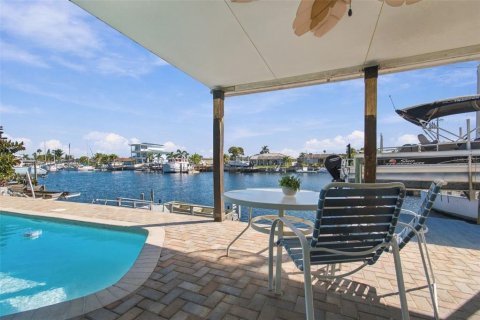 Casa en venta en New Port Richey, Florida, 4 dormitorios, 244.43 m2 № 2429187 - foto 3