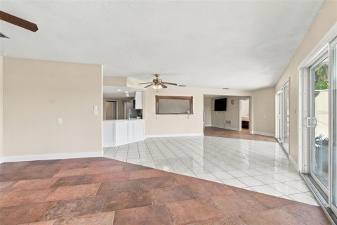 Casa en venta en New Port Richey, Florida, 4 dormitorios, 244.43 m2 № 2429187 - foto 15