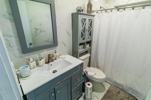 Купить виллу или дом в Уэст-Палм-Бич, Флорида 5 комнат, 130.06м2, № 2084074 - фото 11