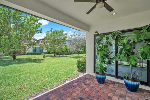 House in Pembroke Pines, Florida 4 bedrooms, 223.06 sq.m. № 1846311 - photo 21