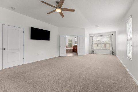 House in Orlando, Florida 5 bedrooms, 319.77 sq.m. № 2400370 - photo 16