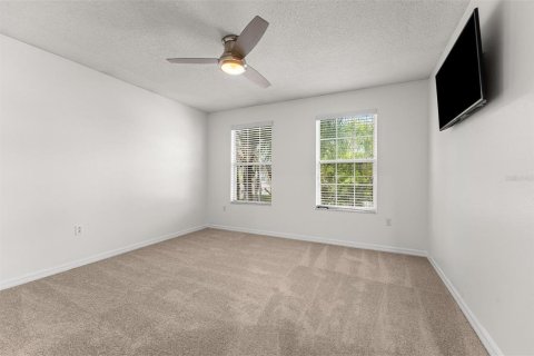House in Orlando, Florida 5 bedrooms, 319.77 sq.m. № 2400370 - photo 20
