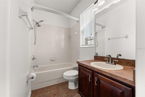 House in Orlando, Florida 5 bedrooms, 319.77 sq.m. № 2400370 - photo 26