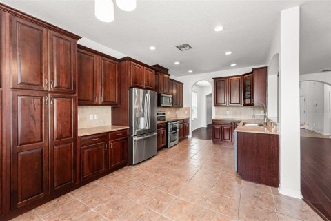 House in Orlando, Florida 5 bedrooms, 319.77 sq.m. № 2400370 - photo 7