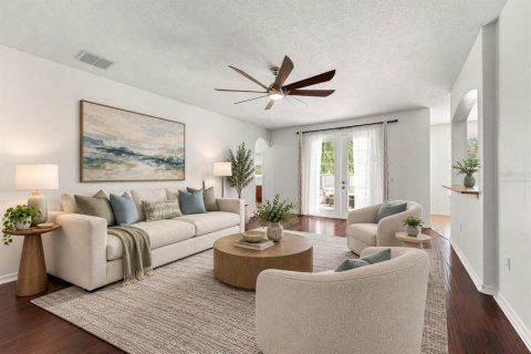 House in Orlando, Florida 5 bedrooms, 319.77 sq.m. № 2400370 - photo 3