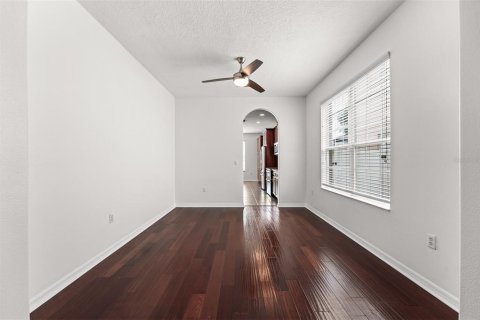 House in Orlando, Florida 5 bedrooms, 319.77 sq.m. № 2400370 - photo 14