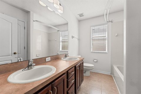 House in Orlando, Florida 5 bedrooms, 319.77 sq.m. № 2400370 - photo 22