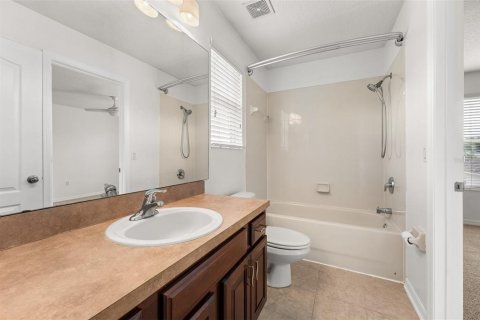 House in Orlando, Florida 5 bedrooms, 319.77 sq.m. № 2400370 - photo 24