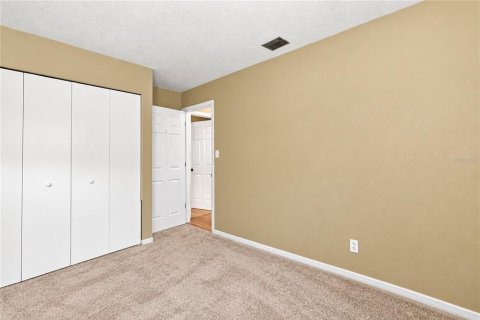House in Altamonte Springs, Florida 4 bedrooms, 146.41 sq.m. № 2402774 - photo 25