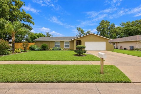 House in Altamonte Springs, Florida 4 bedrooms, 146.41 sq.m. № 2402774